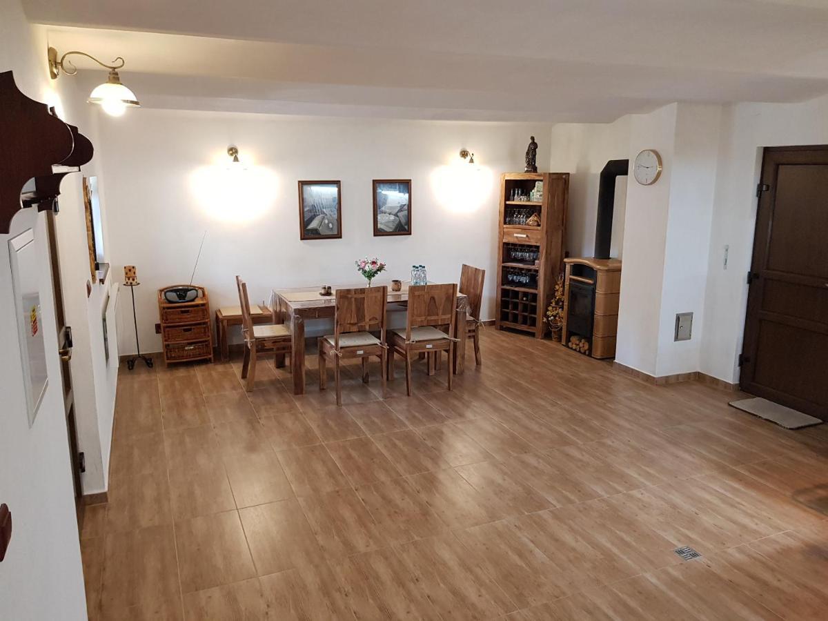 Sklep U Cejku Villa Mutenice Luaran gambar