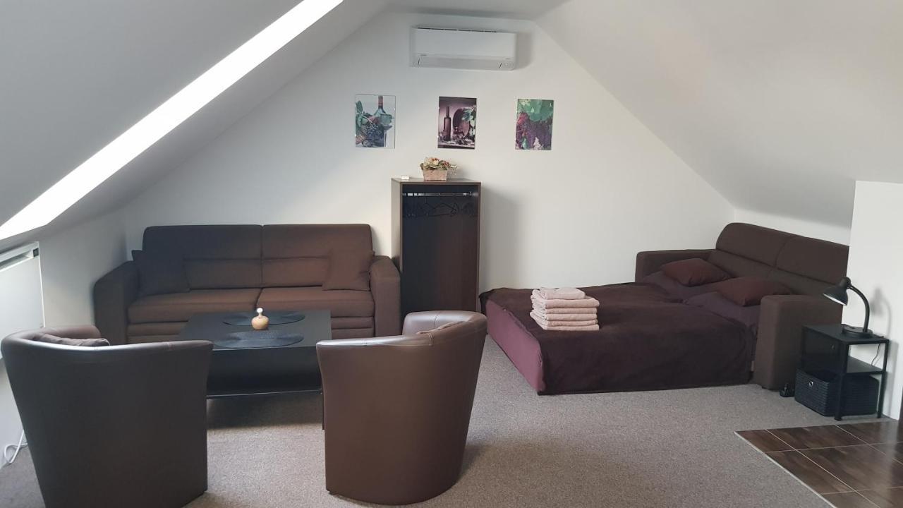 Sklep U Cejku Villa Mutenice Luaran gambar